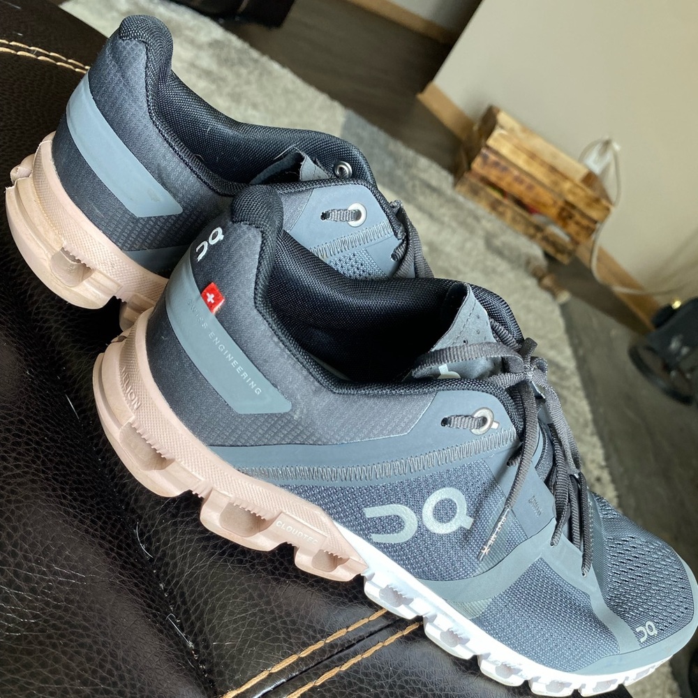 Cloud flow running shoes by OnCloud